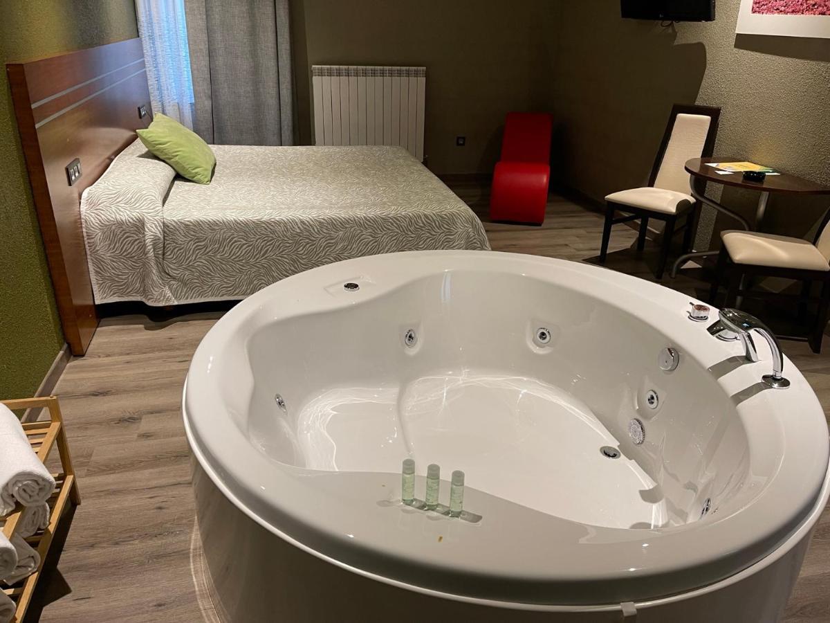 Motel Los Abedules Овьедо Экстерьер фото